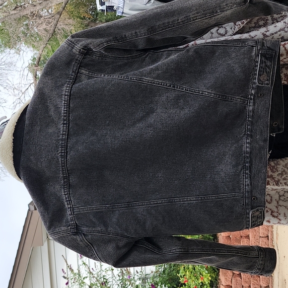 Levi’s jean jacket - Picture 4 of 4